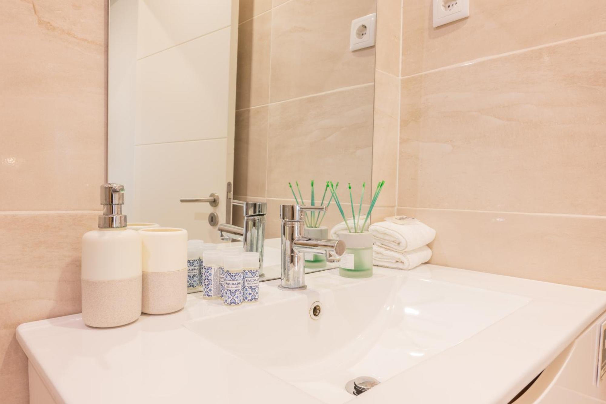 Lapa Charm Apartments With Patio 리스본 외부 사진